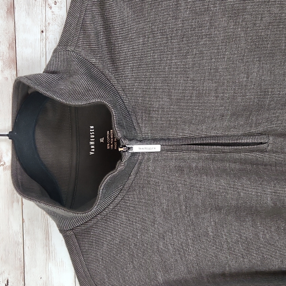 VanHeusen, Men's grayish brown pullover sweater/shirt, in great condition, Sz XL - Picture 2 of 6